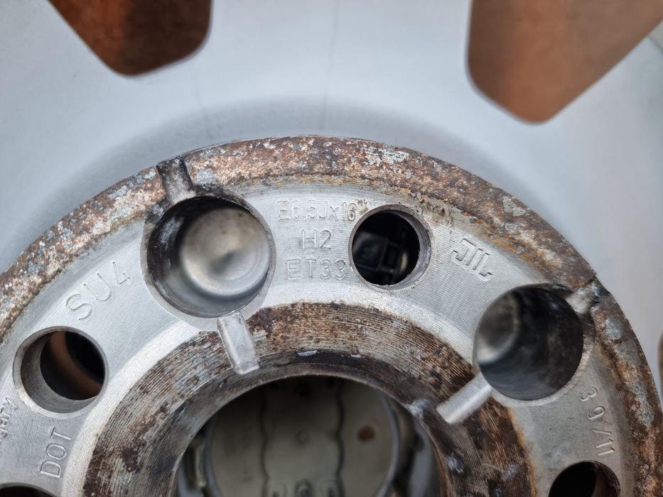 Оригинални Алуминиеви Джанти AUDI 16'цола със зимни гуми