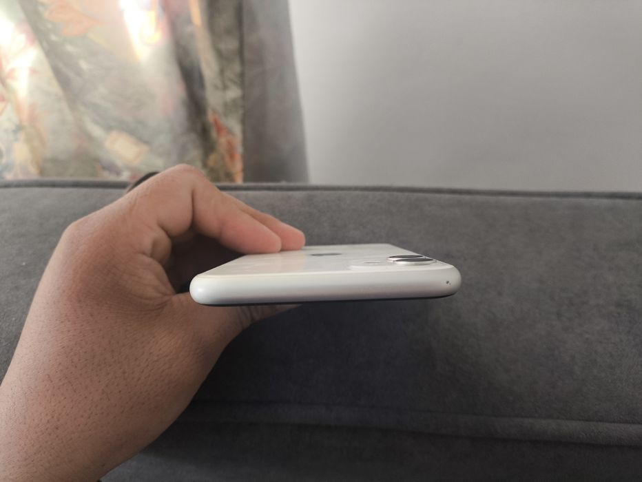 Айфон 11 , белый