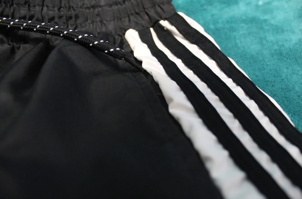 Pantaloni Adidas Femei