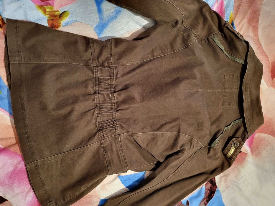 Дамско яке, кафяво на цвят, размер С