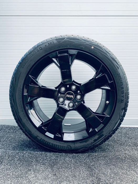 Set roți originale MINI Countryman U25, 19 inch, cu anvelope de vară, model Run Away Spoke 948, cod 5A269E6