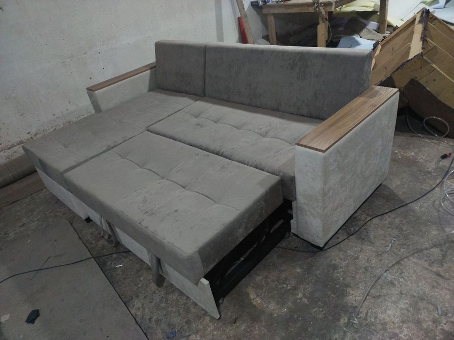 Raskladnoy uglavoy divan