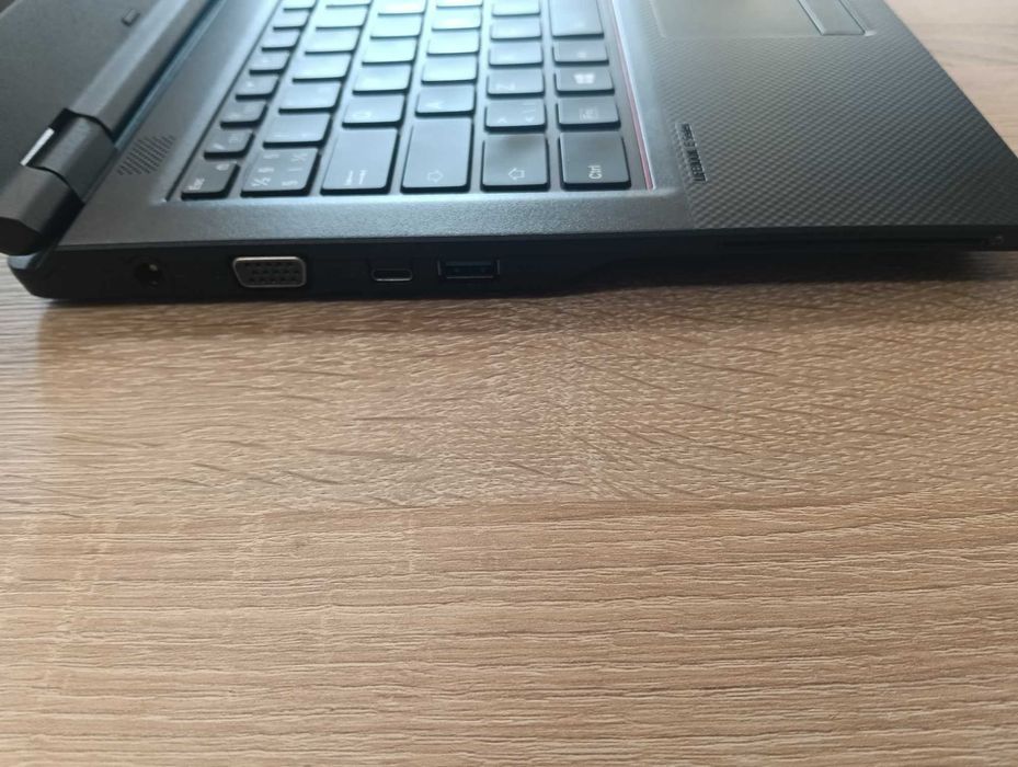 Лаптоп Fujitsu Lifebook E548 с 20GB RAM (без забележки)