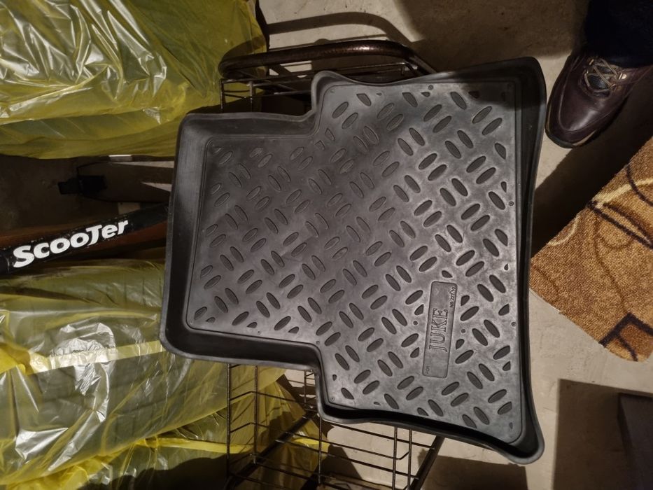 Продам оригинальные коврики в салон.