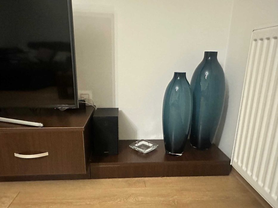 Vand mobila living, 2.8 m lungime, cu corpuri suspendate