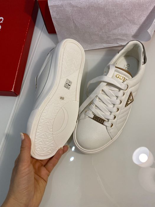 Пролетно Намаление  обувки на  Guess