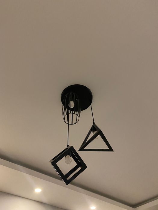 Черен метален пендел