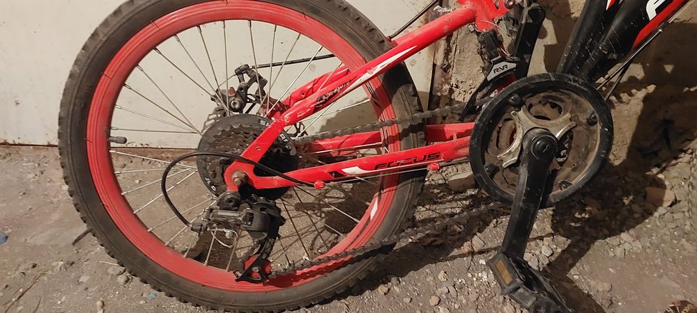 Продам сорочно 2 велосипеда.