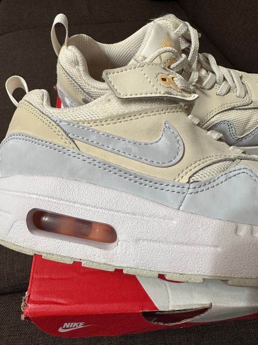 Adidasi Nike fete, marime 31, stare foarte buna