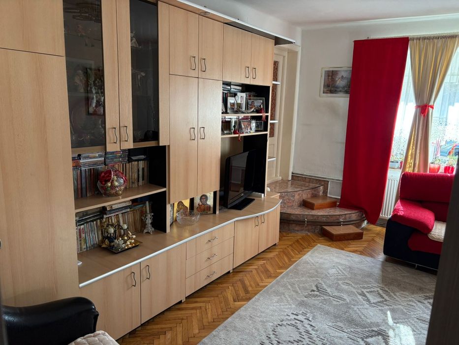Casa cu teren și anexe