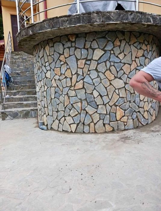 Vand si montez Piatră Naturală de Grecia  pret 60 lei m2 fără montaj.
