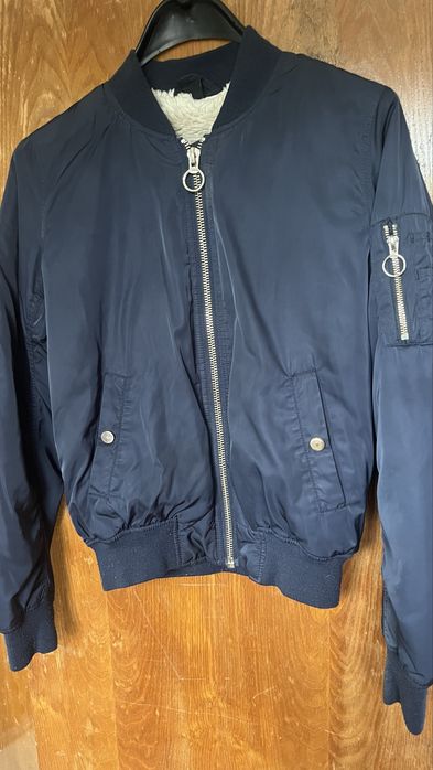 Разчистване на гардероб-елеци якета и др.