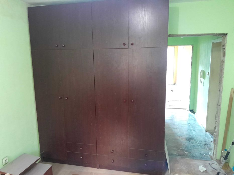 Продавам гардероб