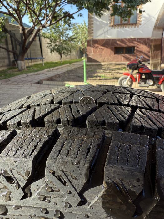 Продам зимные шины 20