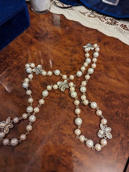 продам разного рода сетуары из жемчуга, малахита