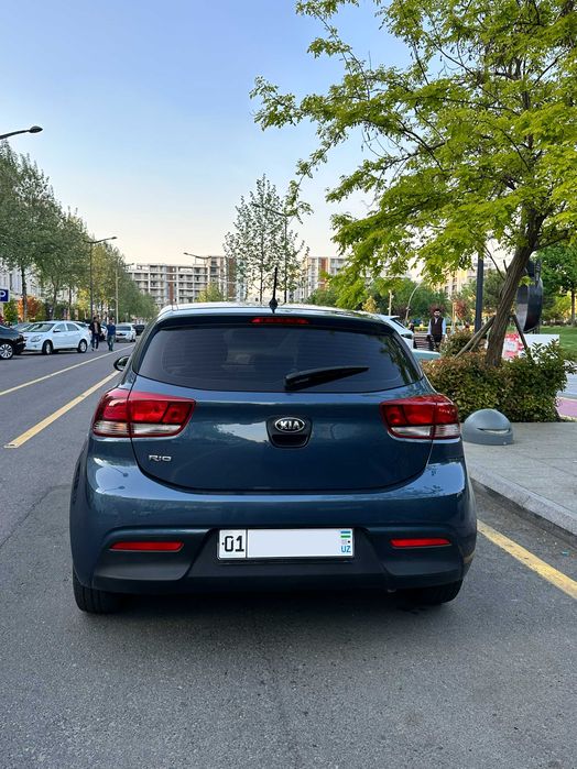 Продается Kia Rio 2018г, цвет Синий Дымчатый (Smoky Blue)