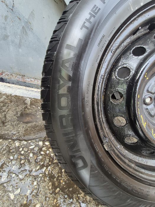 4бр зимни гуми унироял/ 215-70-16/ 2017г/ 6.8-7.2мм  грайфер/