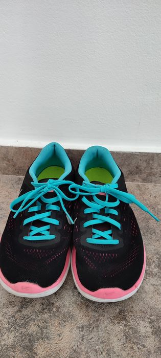 Продавам маратонки Nike