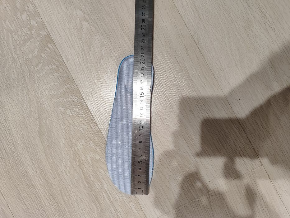 Продам кроссовки