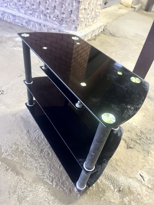 Подставка стеклнна под телевизор