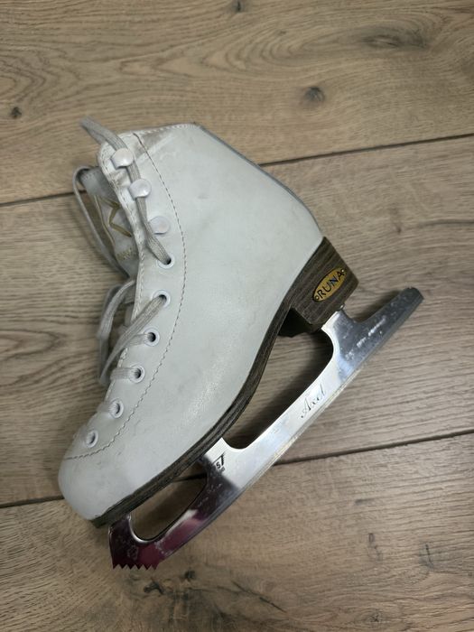 Продам коньки доя фигурного катания