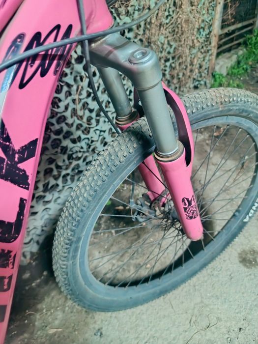 Велосипед розовый продам.