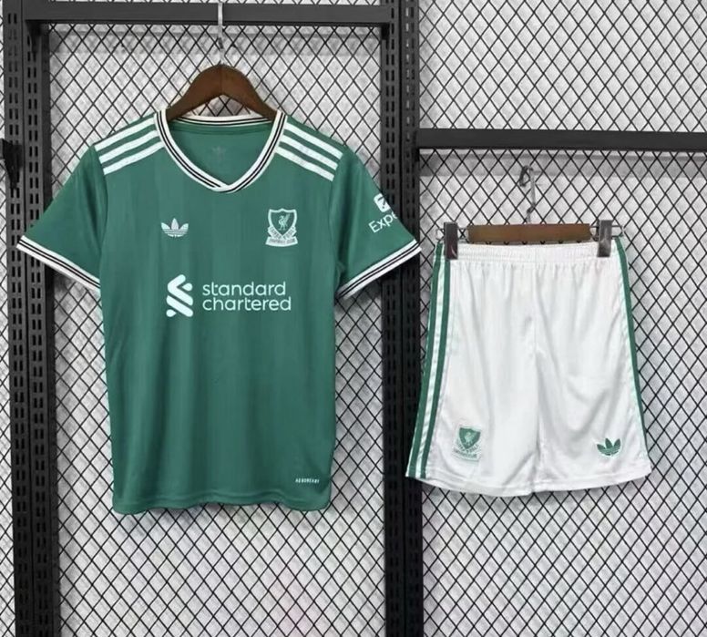 Echipament fotbal copii ( tricou + pantaloni ) , Liverpool