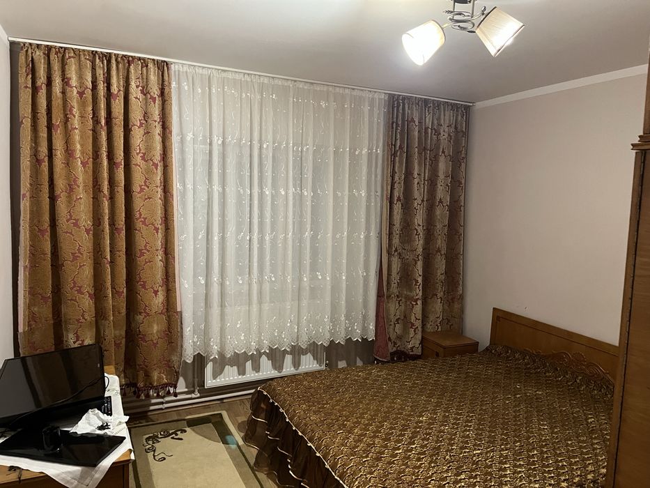 Inchiriez apartament 3 cam. Obcini