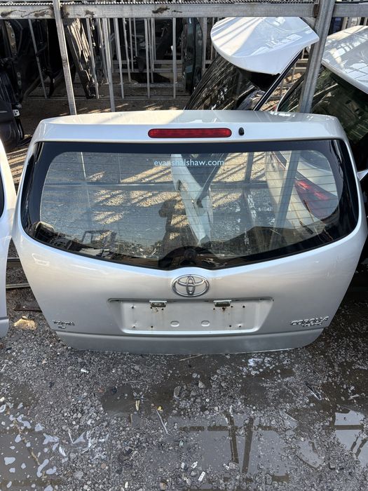 Заден капак за TOYOTA COROLA VERSO 2008год.