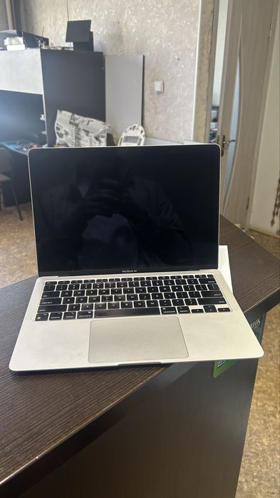 MacBook Air M1 8/512 (разбит экран)