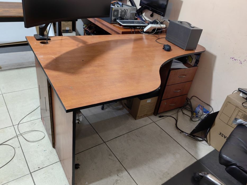 Продам офисный стол