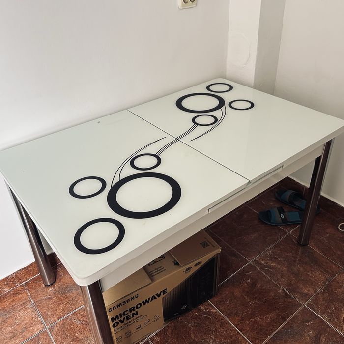 Mobilier bucatarie +hol +masă !