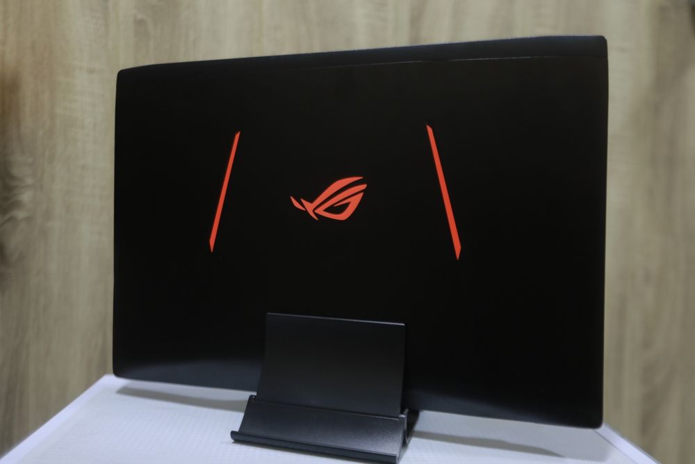 Asus Rog Strix | i7-6700hq |Gtx 1070 8gb/ddr4 16gb/
