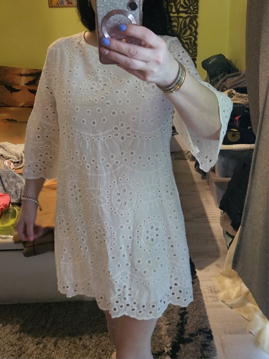 Дантелена рокля .