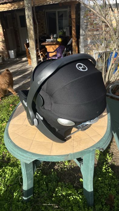 Кошница за кола cybex cloud Q ,база , адаптери gazelle s,