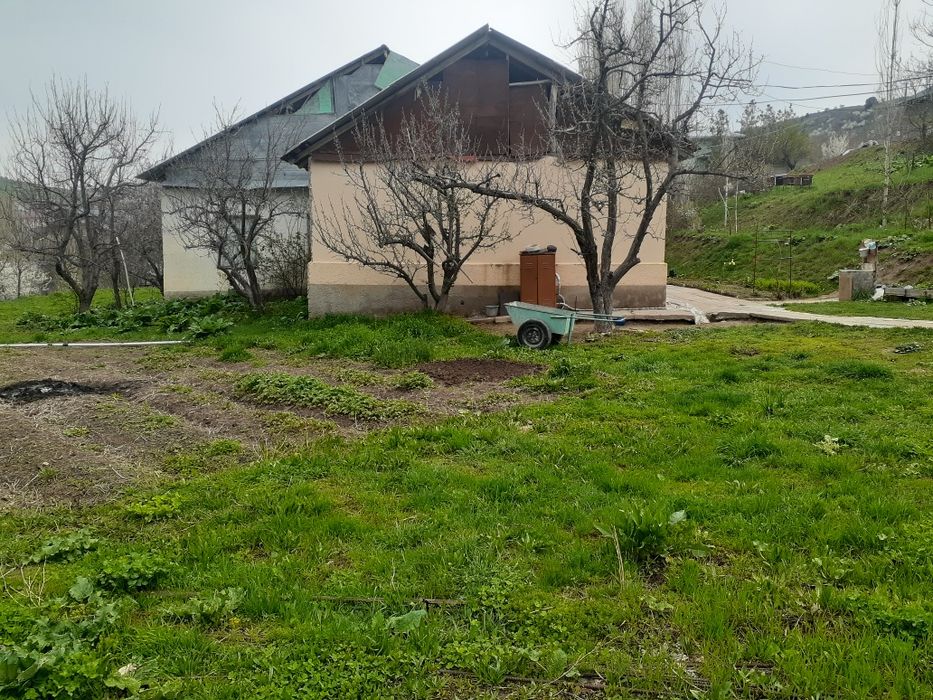 Uy sotiladi 10 sotix