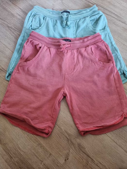 Къси дънки и спортни къси панталони