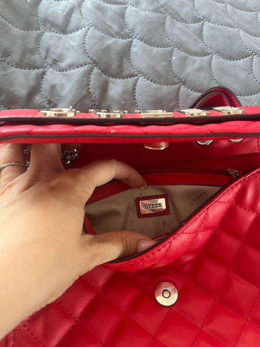 Дамска чанта Guess
