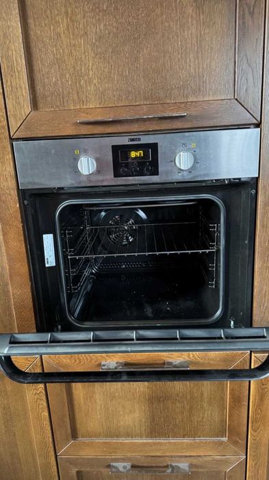 Кухненско обзавеждане с вградени уреди