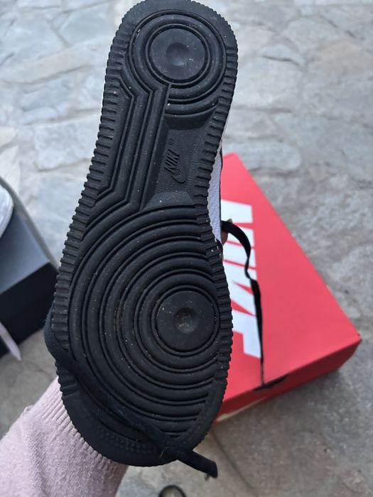 Запазени оригинални маратонки на Nike