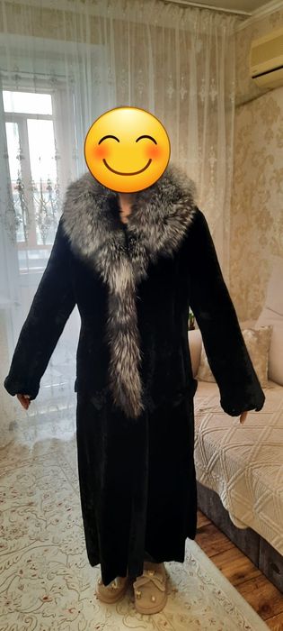 Продам мутоновую шубу с чернобуркой.