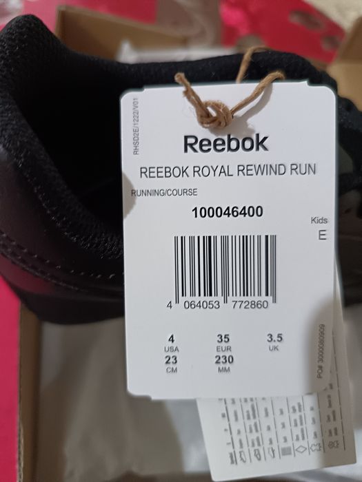 Vând adidași Reebok