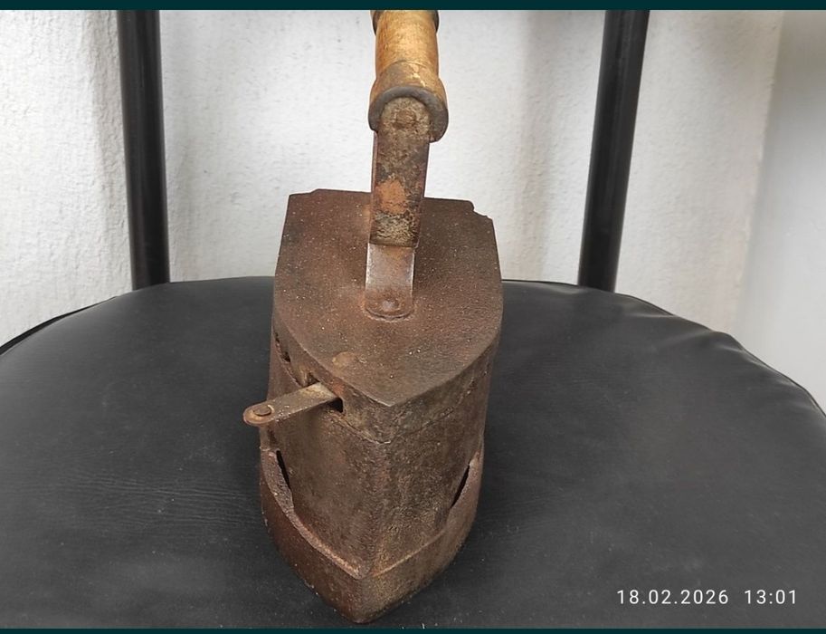 Старинный утюг Светильник и инструмент сапожника