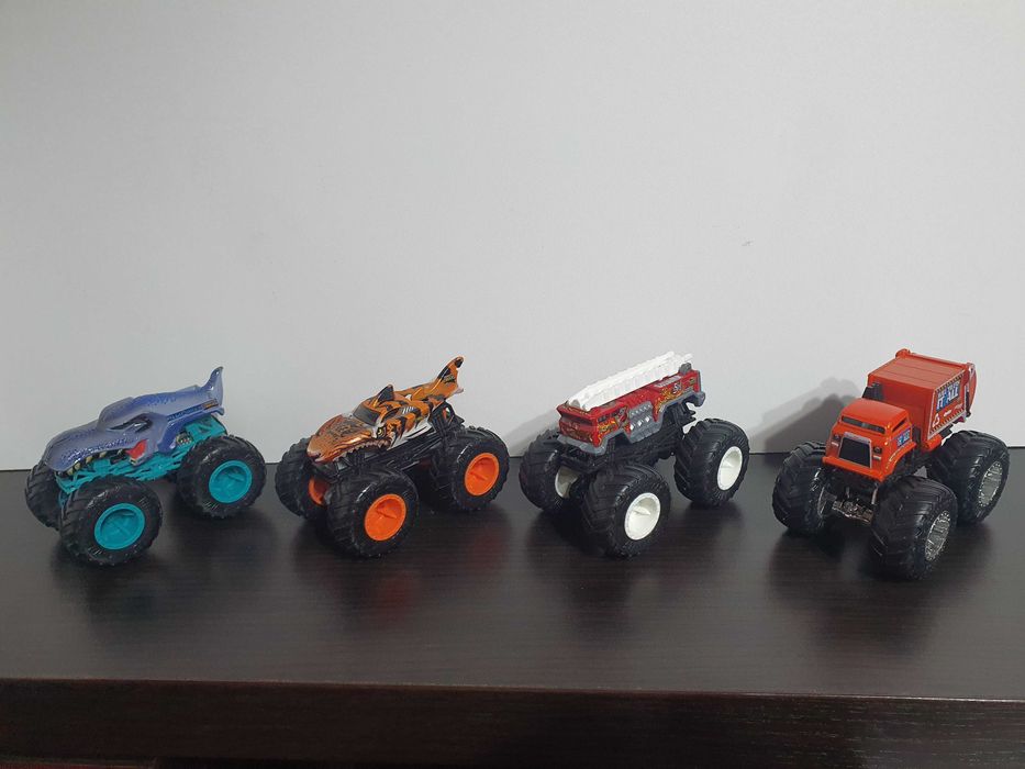 Игрален комплект 2 In 1 Hot Wheels - Мега автовоз и писта