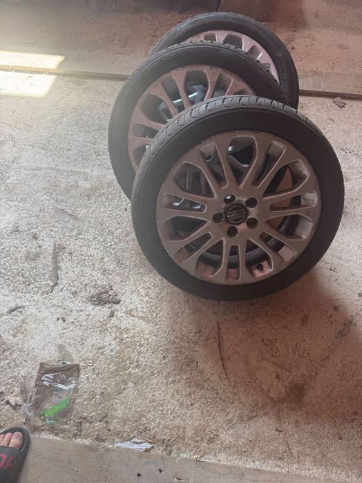 Roți Volvo în stare bună
