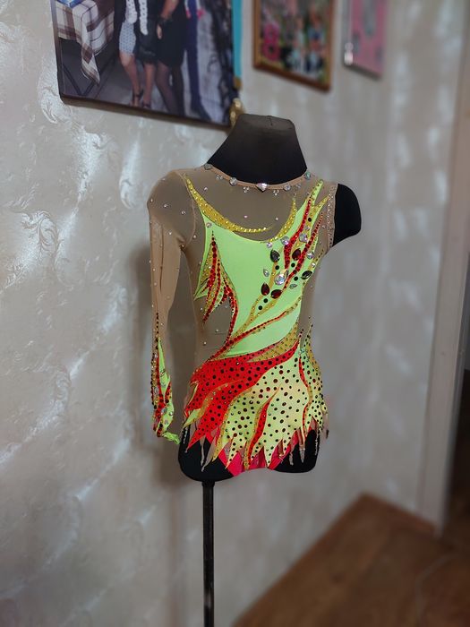 Продам купальник для гимнастики