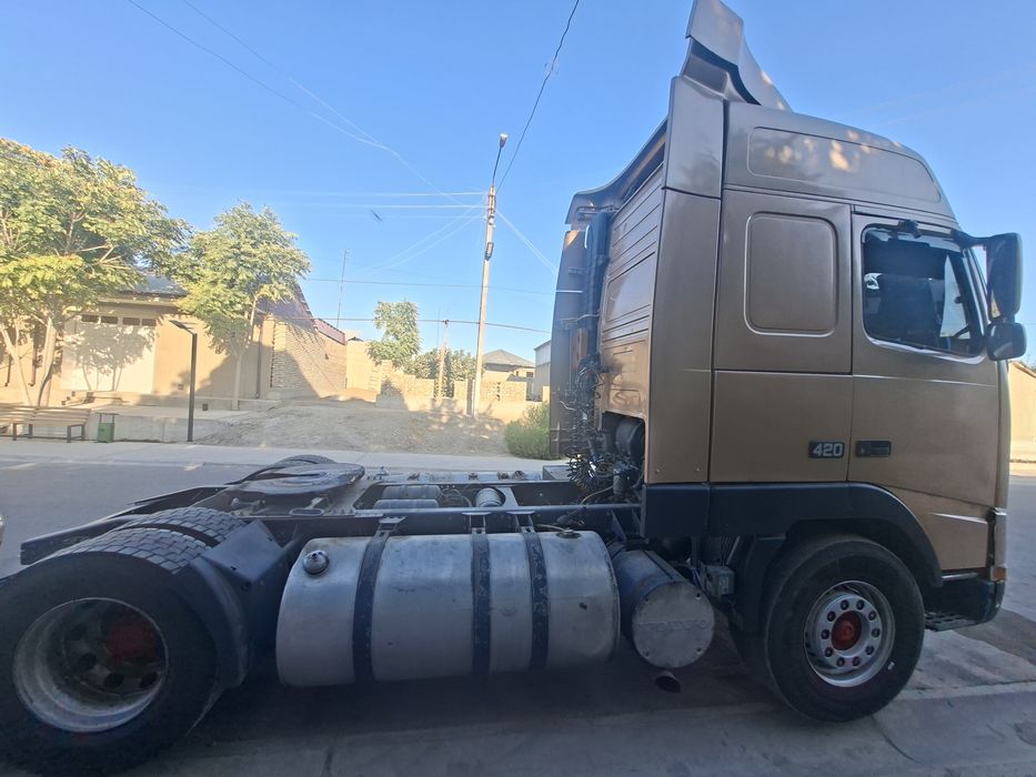 VOLVO  сотилади 420