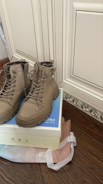 Продам демисезонные ботинки