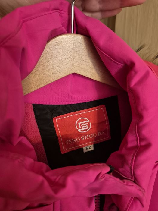 Продам зимний пуховик на девочку ,