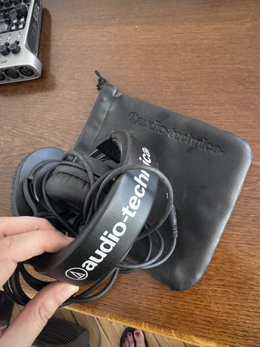Podcast set Подкаст сет 3 микрофона със стойки, Zoom Recorder, Audiotechnica слушалки и кабели
